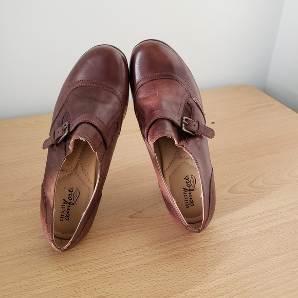 Strictly Comfort women's size 7. - Picture 9 of 9